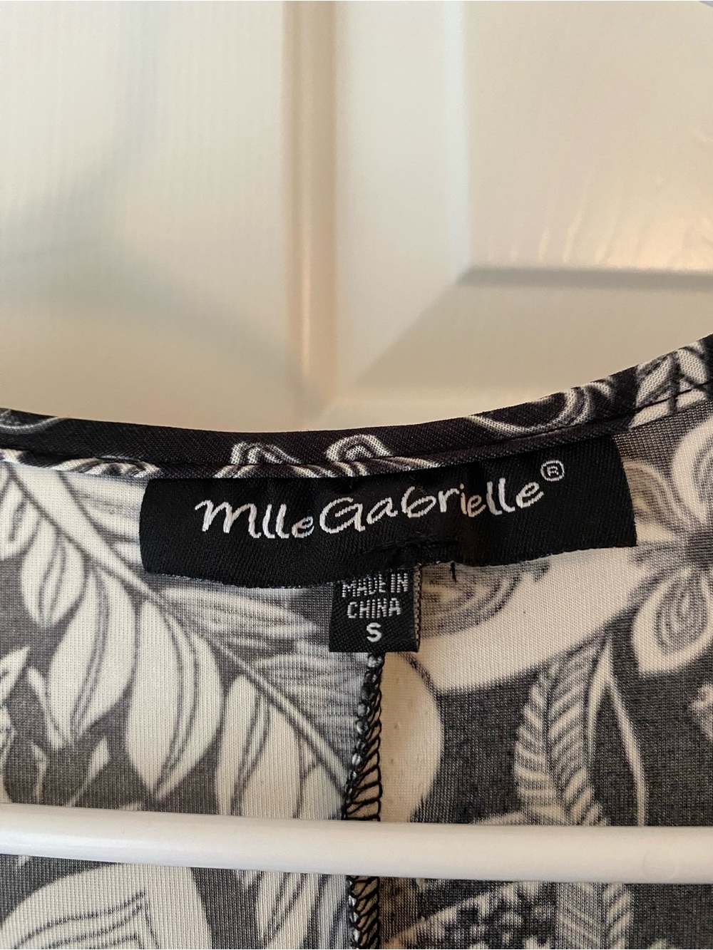 Mlle Gabrielle Black & White Floral-Print Midi Dress - Picture 4 of 4